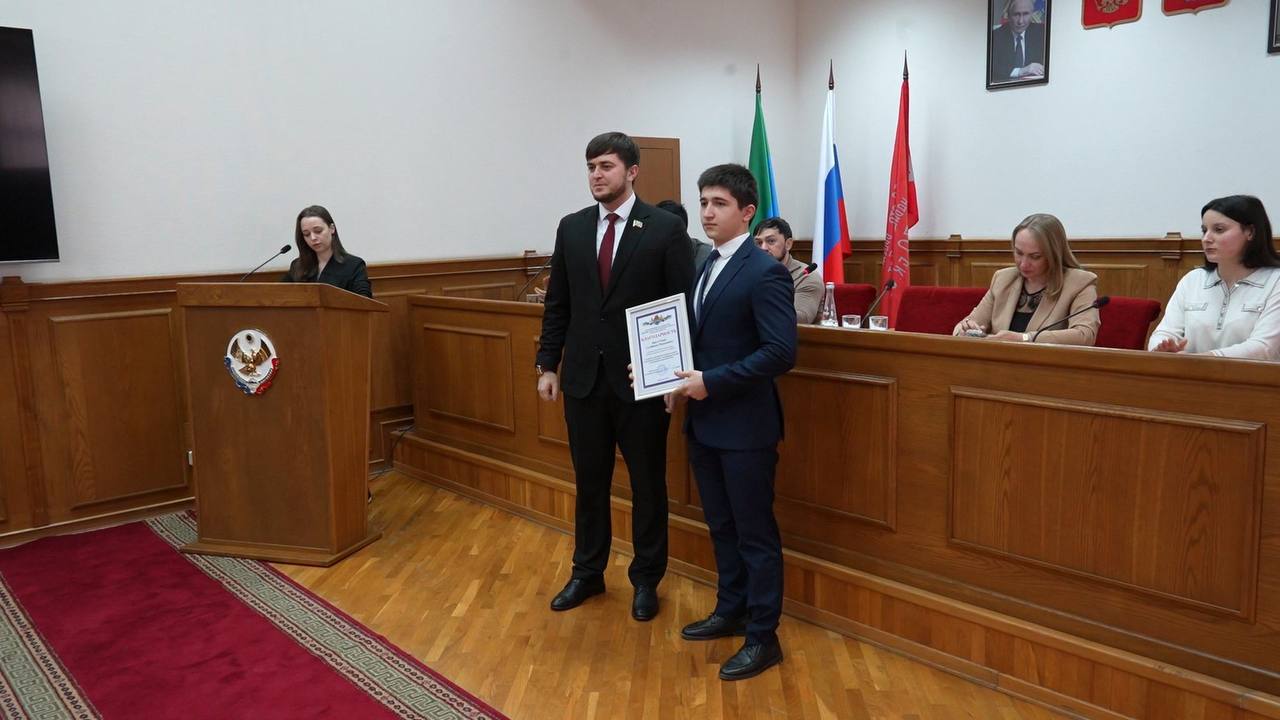 Состоялось второе заседание Молодёжного парламента при Собрании депутатов города Махачкалы под руководством председателя Алигалбца Гусейнова Состоялось второе заседание Молодёжного парламента при Собрании депутатов города Махачкалы под руководством председателя Алигалбца Гусейнова