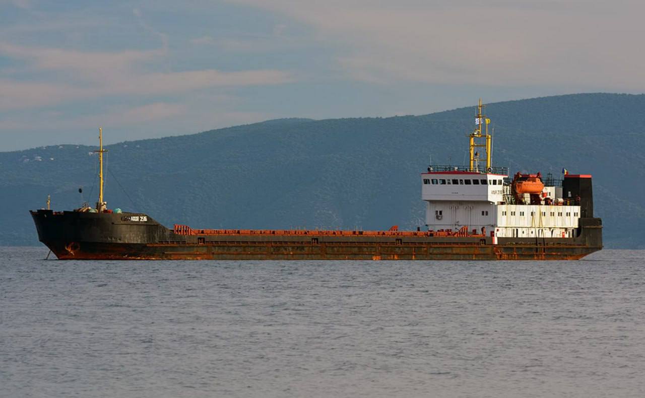Иранский сухогруз сел на мель в 7 километрах от Махачкалинского морского торгового порта в районе канала сухогрузной гавани