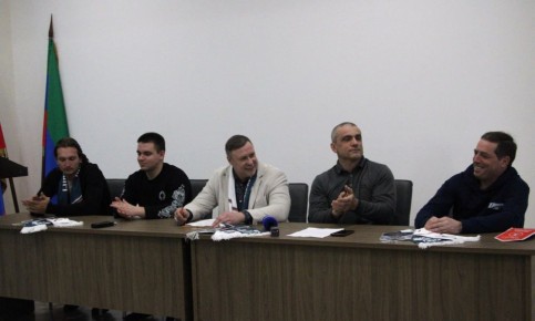 В Музее спорта Дагестана прошла пресс-конференция организаторов и участников хоккейного турнира, который состоится 31 января в селе Зиуриб Шамильского района