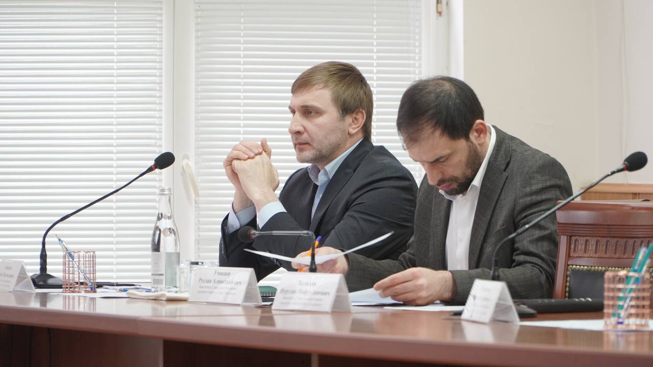 В Каспийске прошло аппаратное совещание под руководством главы города В Каспийске прошло аппаратное совещание под руководством главы города