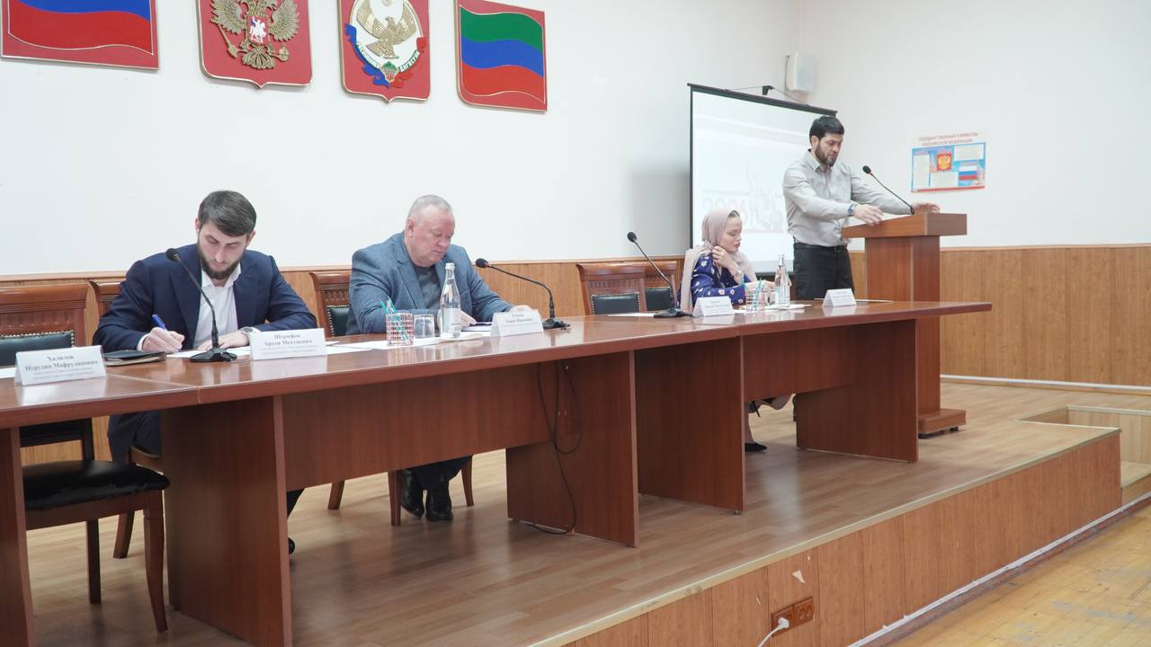 В Каспийске прошло аппаратное совещание под руководством главы города В Каспийске прошло аппаратное совещание под руководством главы города