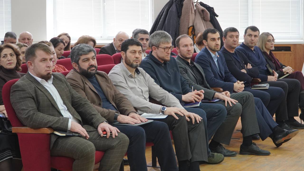 В Каспийске прошло аппаратное совещание под руководством главы города В Каспийске прошло аппаратное совещание под руководством главы города