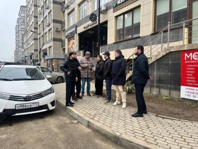 В Каспийске прошла внеплановая проверка санитарного состояния контейнерных площадок для сбора твердых коммунальных отходов (ТКО)