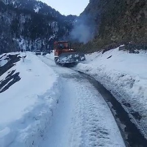 В Дополнение к ранее опубликованной информации сообщаем, что автомобильная дорога «Тлярата - Камилух» на участке км 15 - км 45, в Тляратинском районе, расчищена от снежных лавин