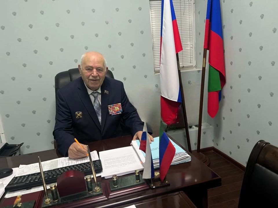Министерство юстиции Дагестана поздравляет Председателя Общественного совета при Минюсте РД Ислама Магомедова с избранием в состав Общественной палаты Республики Дагестан