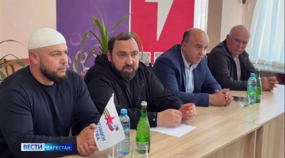 В Мамедкале депутат Госдумы Султан Хамзаев подарил местной спортшколе современный микроавтобус