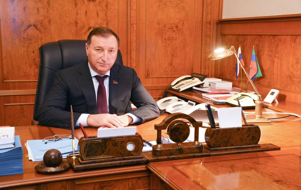 Председатель Народного Собрания РД Заур Аскендеров поздравил работников и ветеранов социальной службы Дагестана с профессиональным праздником – Днем социального работника