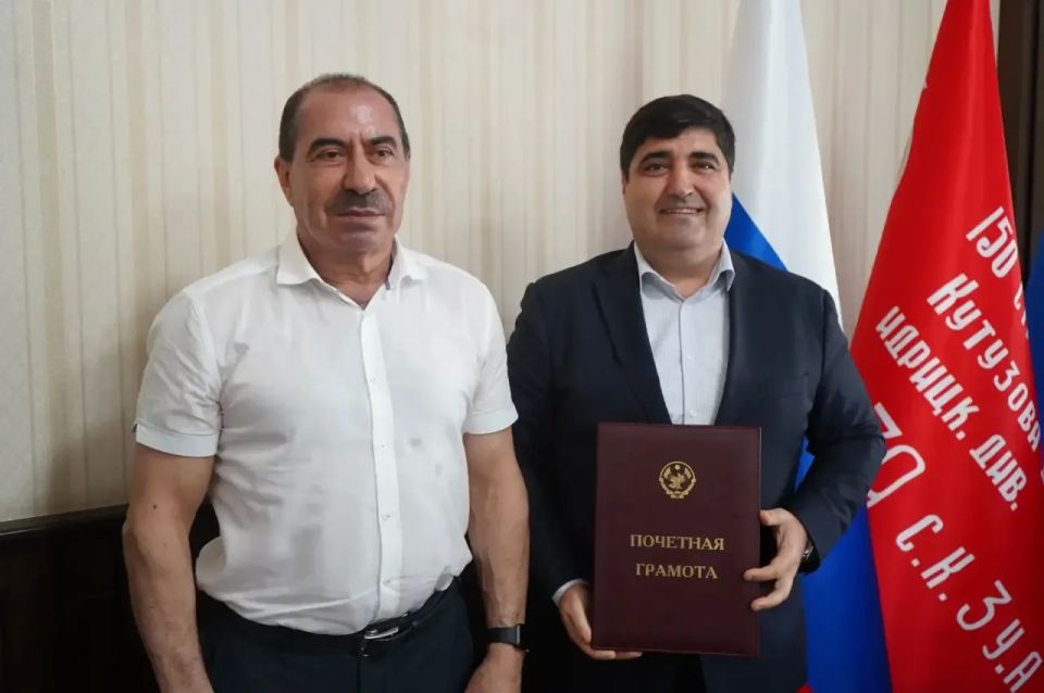 Почётным знаком Народного Собрания РД «За заслуги в развитие парламентаризма» награждён первый заместитель председателя Собрания депутатов Магомед Магомедов