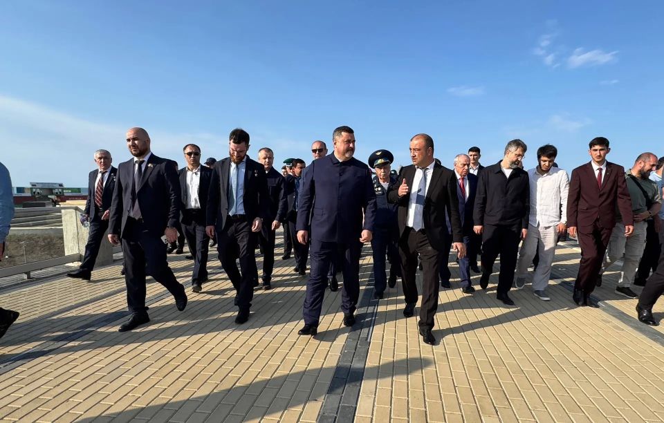 Глава Дербента Ханлар Пашабеков провел экскурсию для врио Главы Дагестана Федора Щукина по Дербентскому парку «Патриот»