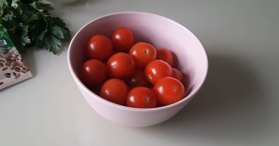 Пряные помидоры: легкая закуска к мясу для летних пикников
