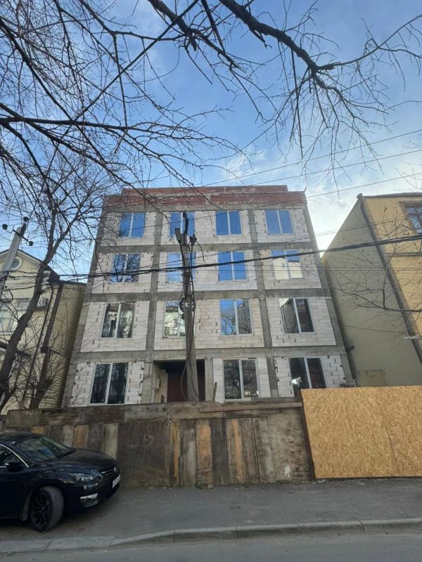 Два незаконно построенных этажа жилого дома в Махачкале снесут по решению суда