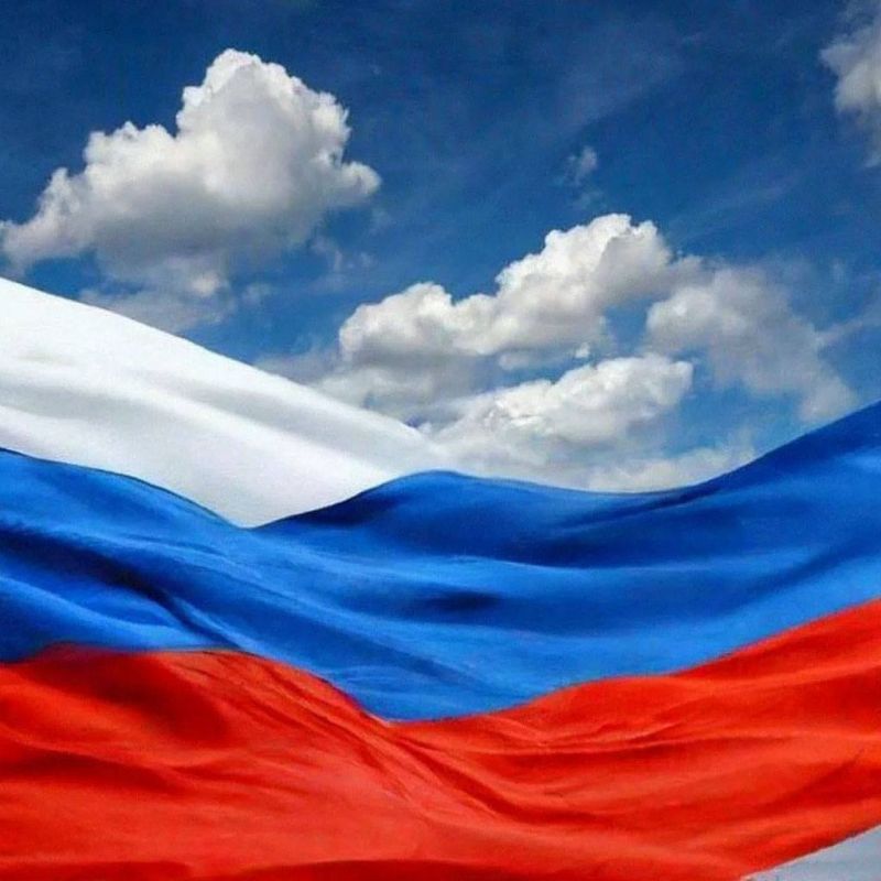 Дорогие земляки!. Сердечно поздравляю вас с Днём России! Этот праздник занимает особое место в сердце каждого, кто любит свою Родину, дорожит её историей, культурой и традициями
