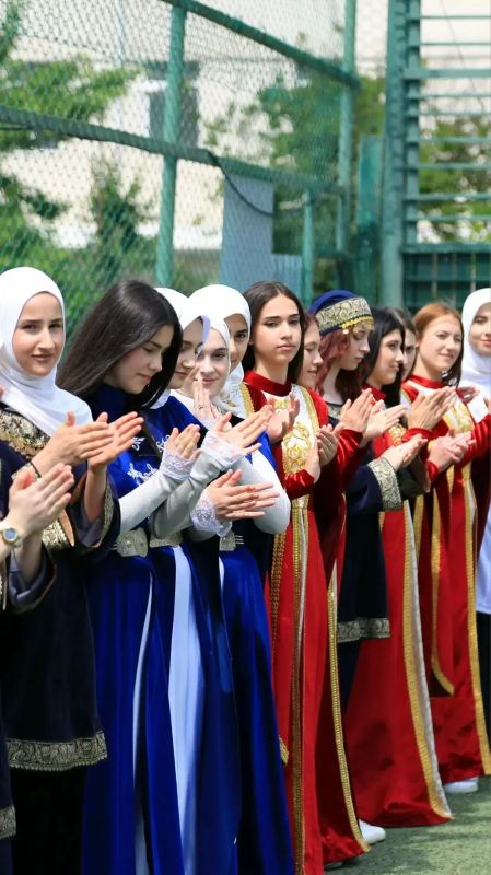 В Национальном инновационном колледже состоялись торжественные мероприятия, приуроченные к Дню России