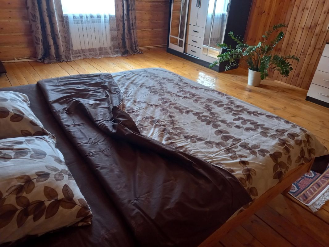 Тепло домашнего уюта: заглянем в спальню экономной хозяйки