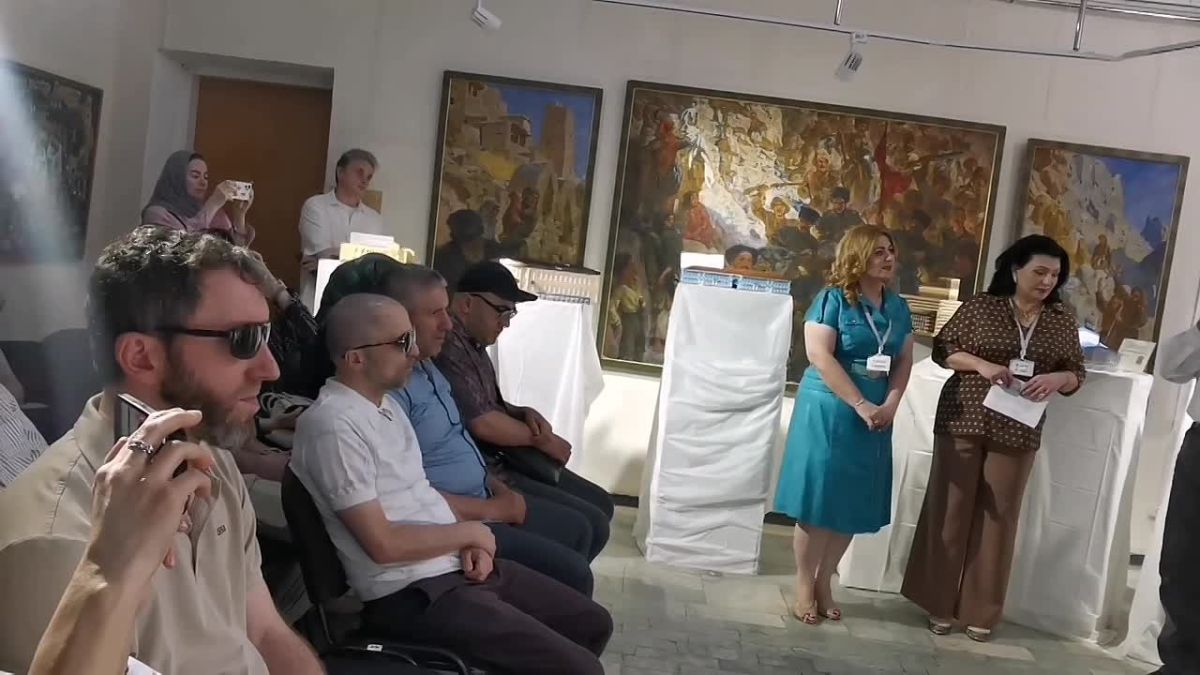 В Дагестанском музее изобразительных искусств им. П.С. Гамзатовой открылась первая в республике тактильная выставка «Мир на ладонях»