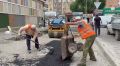 Ежедневно в Махачкале ведутся работы по устранению локальных разрушений асфальтобетонного покрытия