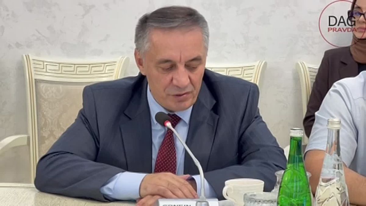 В День семьи, любви и верности в Доме дружбы Махачкалы прошло чествование семейных пар, проживших вместе 30 и более лет