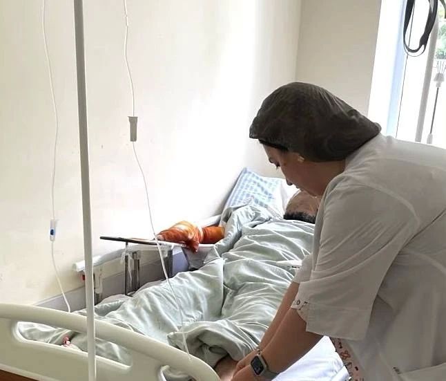 Состояние двоих пострадавших при взрыве газа в автомобиле в Буйнакске врачи оценивают как средней степени тяжести