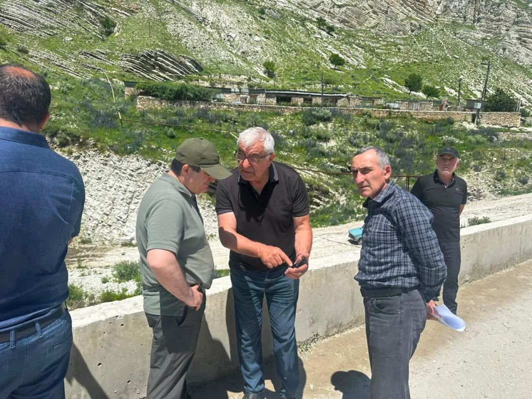 По поручению министра чрезвычайного ведомства Республики Дагестан Наримана Казимагамедова руководитель ГКУ РД «Центр ГО и ЧС» Руслан Магомедов в составе рабочей группы посетил Левашинский район