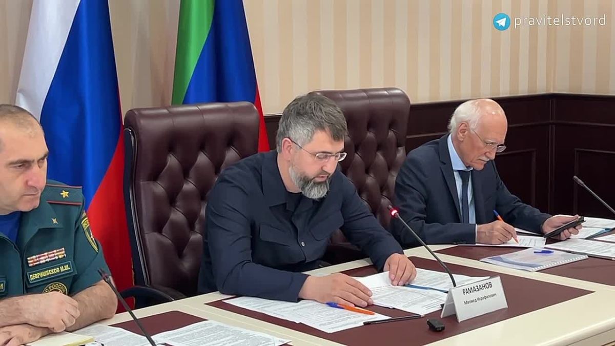Магомед Рамазанов принимает участие в заседании Правкомиссии по ликвидации последствий паводков