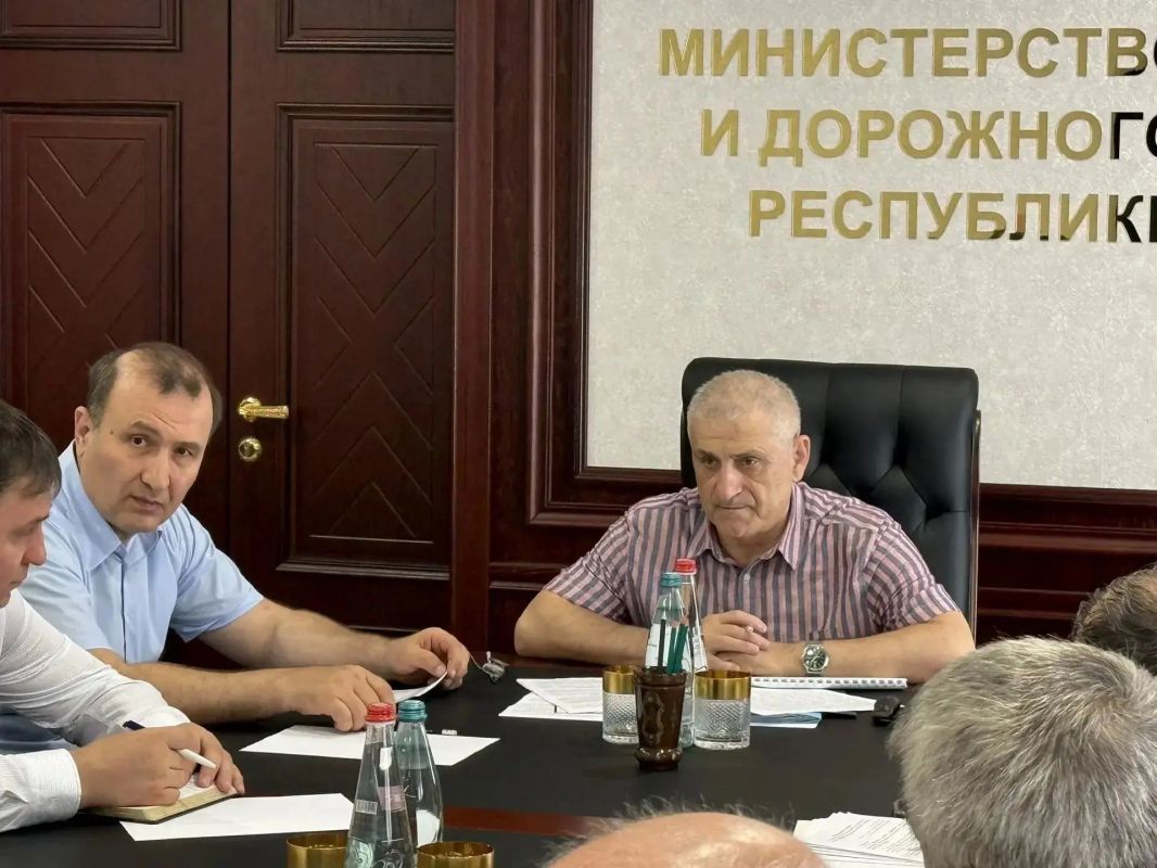 Ризван Газимагомедов обсудил восстановление дорог пострадавших после ливней