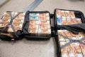 Более 170 млн рублей в чемоданах пытался вывезти россиянин через аэропорт Махачкалы