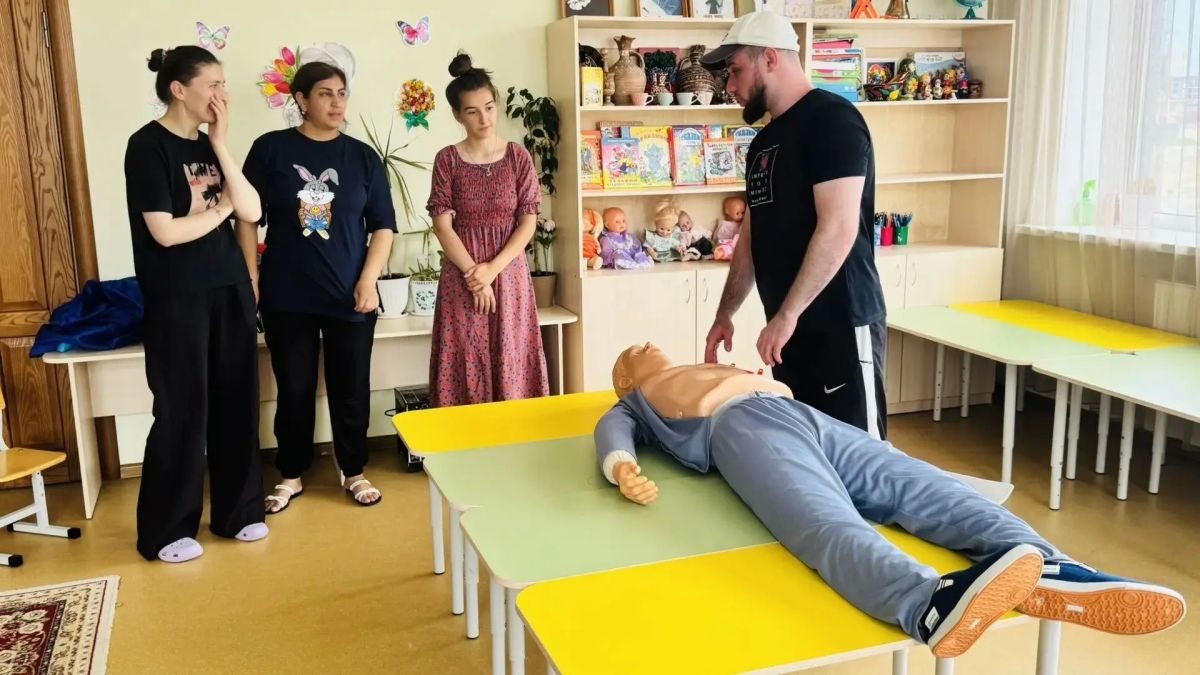 Во исполнение постановления администрации городского округа «город Каспийск» от 06.05.2026г. №451 «Об организации обучения населения городского округа «город Каспийск» приемам оказания первой помощи», в МБДОУ "Детский сад №...