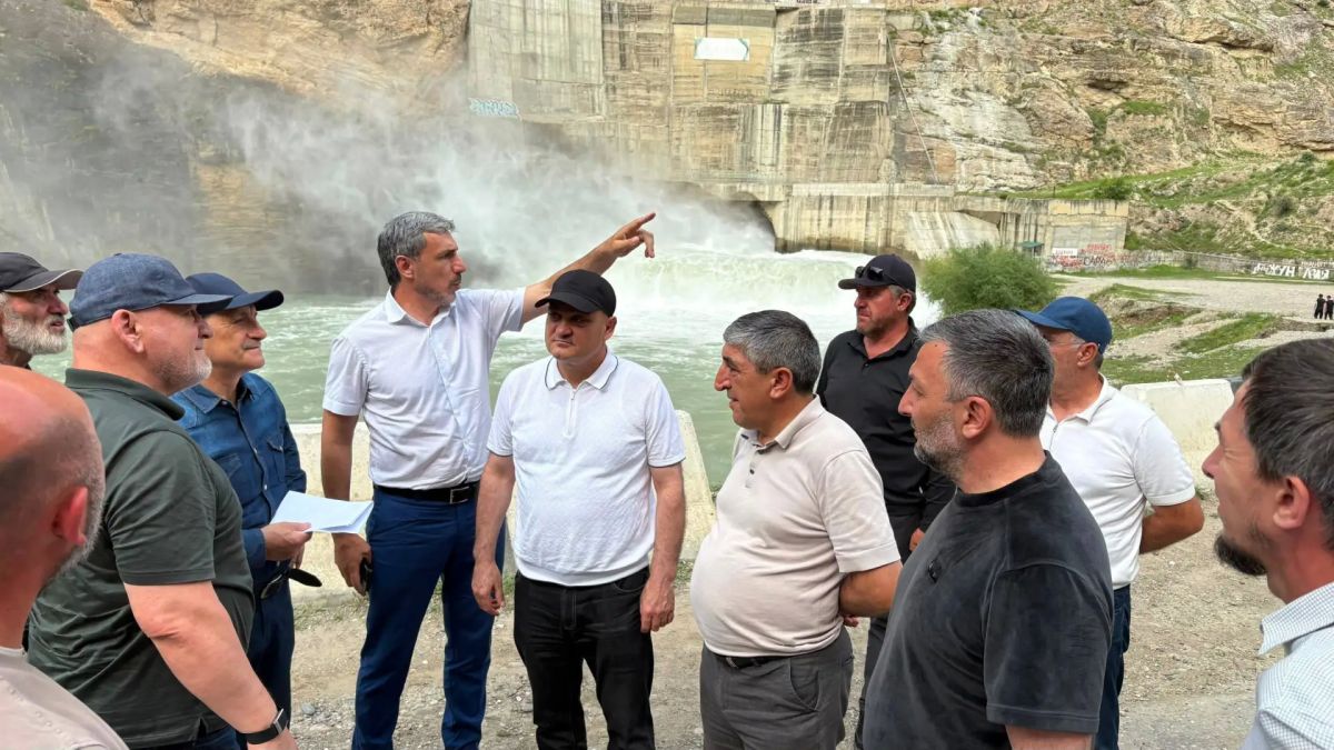 Врио вице-премьера Правительства Дагестана Ризван Газимагомедов посетил Унцукульский район, чтобы оценить последствия подтопления, вызванного сбросом воды на Ирганайской ГЭС