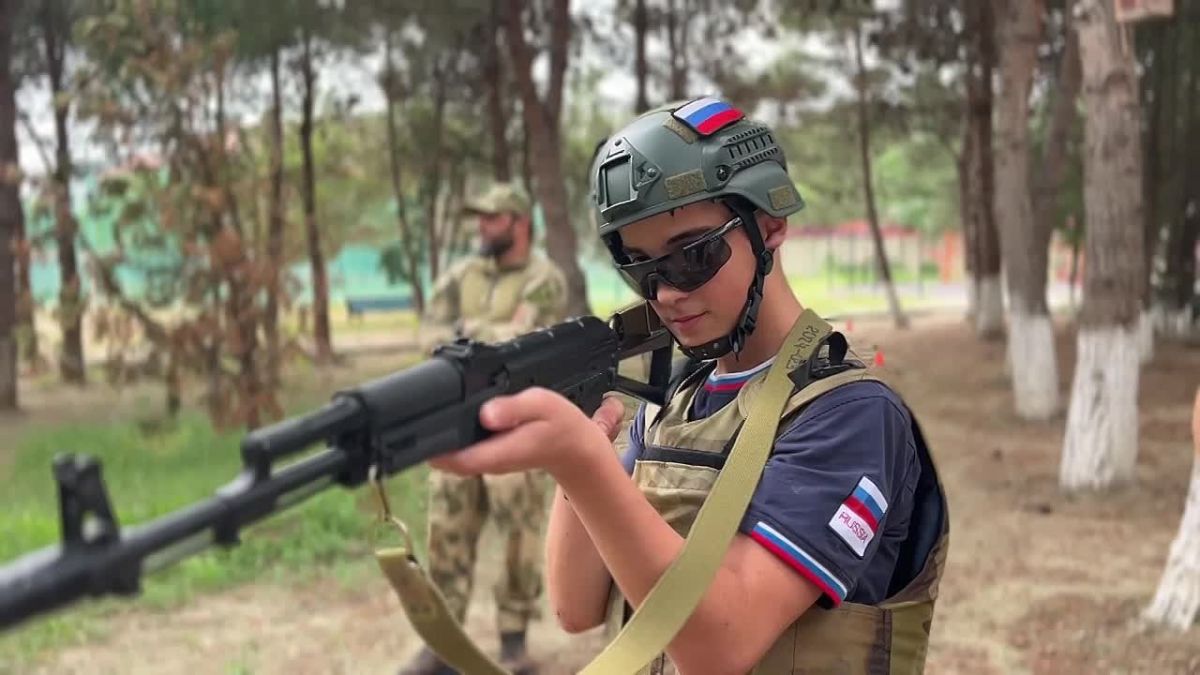 В Кадетской морской школе-интернат Каспийска в эти дни проходит тренировочный сбор команд — победителей регионального этапа игры «Зарница 2.0» Республику на окружном этапе представят: