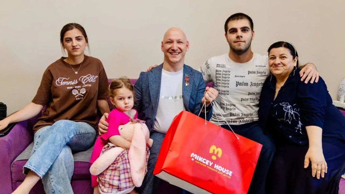 Зампредседателя Комитета НС РД по здравоохранению, труду и социальной политике Гасан Османов посетил патронажную семью погибшего участника СВО Арифа Рамазанова