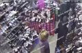 Полицейские Махачкалы вернули местной жительнице похищенную сумку с деньгами и телефоном