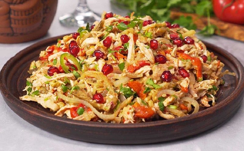 Грузинский салат Ацецили: легкость и насыщенный вкус без мяса