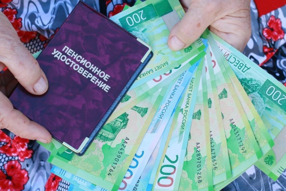 Россияне теперь могут получать сразу две пенсии: кому это положено?