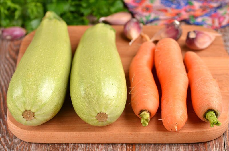 Летние овощи на столе: как просто и вкусно приготовить салат из кабачков и моркови