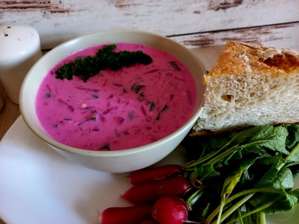 Свекольник на кефире: освежающий суп для жарких дней