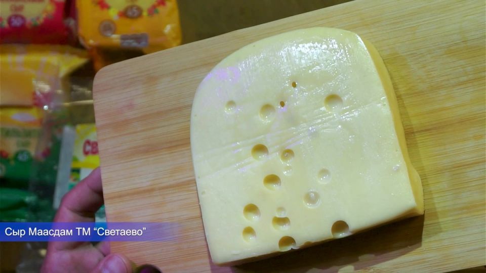 Загадка сыра Маасдам: что скрывают его дырочки?