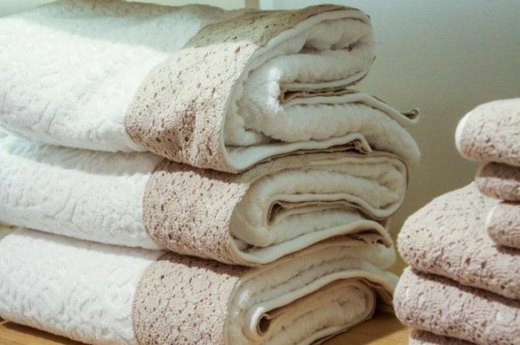 Забудьте об отбеливателе: заскорузлые полотенца стоит стирать так