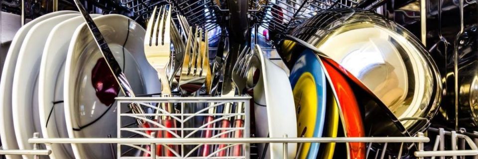 Кто выиграет в битве посуды: посудомойка или ручная мойка?