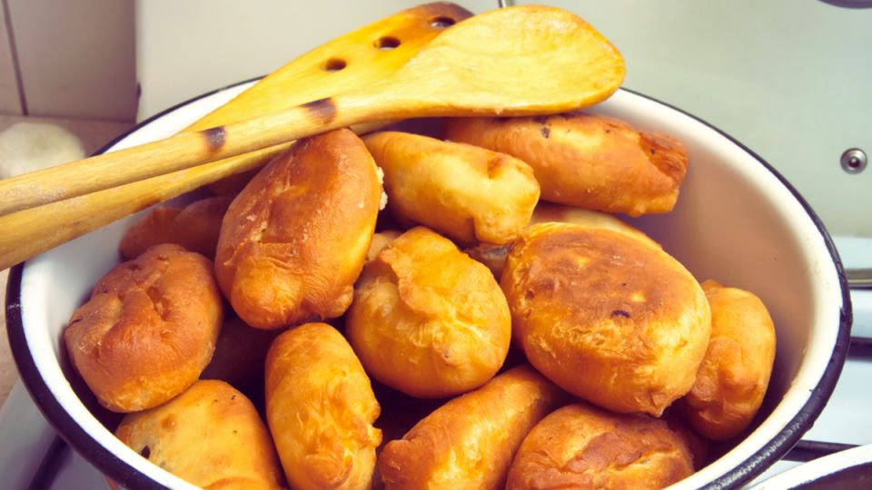 Вкусный рецепт хрустящих пирожков из детства