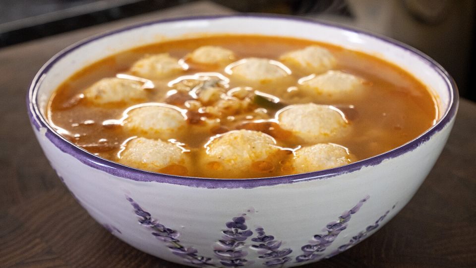 Нежные фрикадельки из курицы и рыбы: быстрое и простое блюдо для любого ужина