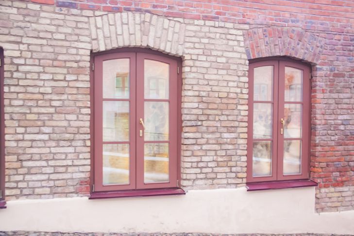 Секрет идеальной уборки: почему нельзя мыть окна в солнечный день