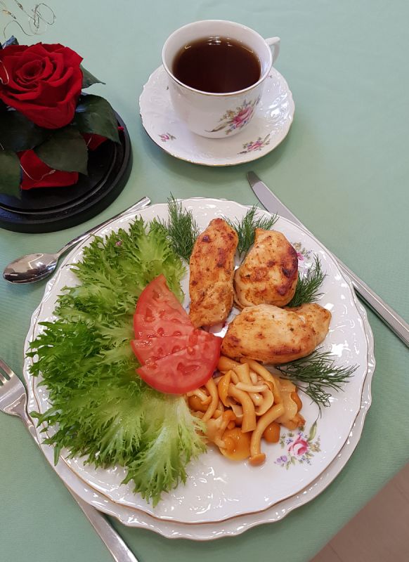 Запечённое куриное филе в маринаде: праздничная находка