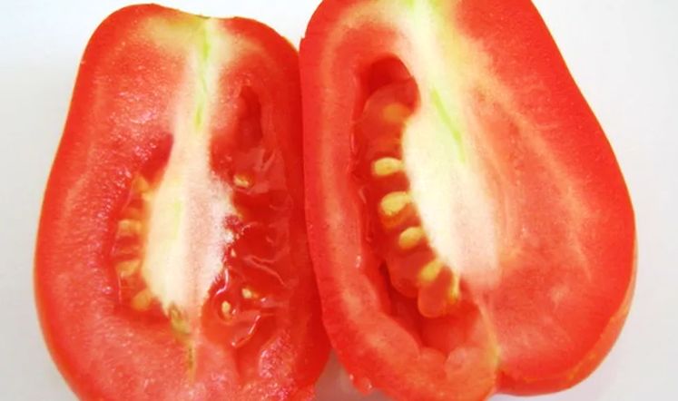 Почему белые прожилки в томатах разочаровывают: скрытые причины и советы по уходу