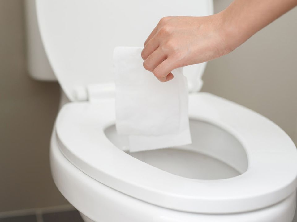 Почему влажные салфетки — враг ваших труб: мнение сантехника