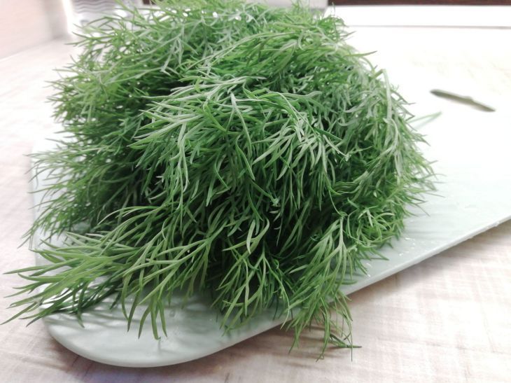 Как в два счета вернуть свежесть вялому укропу: лайфхак от профессионала