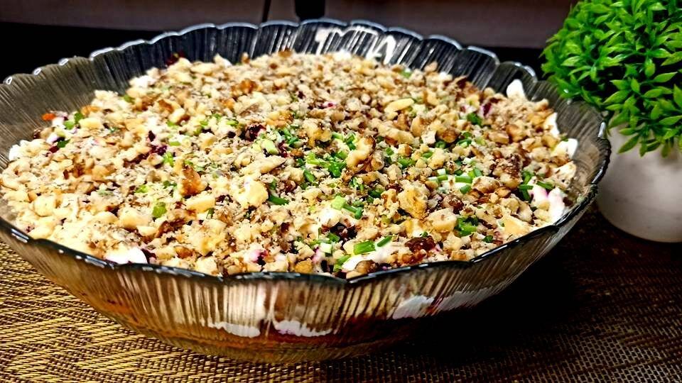 Непревзойденный салат с куриной печенью и свеклой: яркое угощение для любого стола