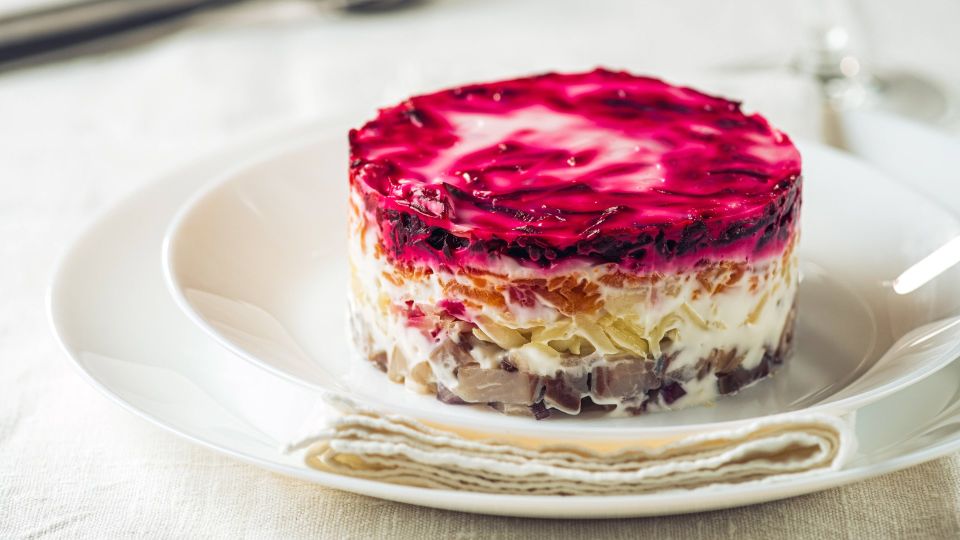 Надоевшая «шуба» превратится в ресторанный шедевр: замените картофель другим продуктом