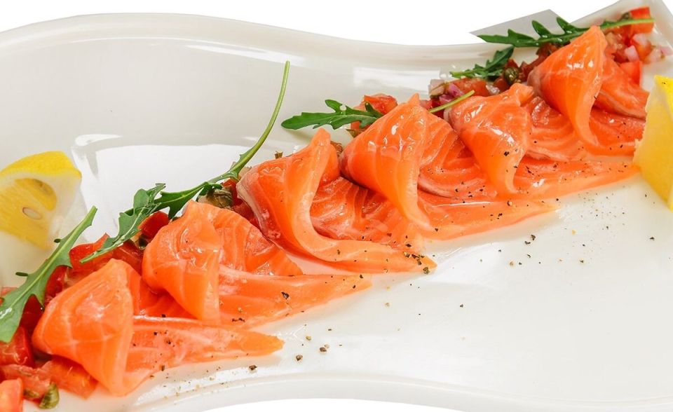 Как приготовить малосоленую семгу дома: советы и простые рецепты