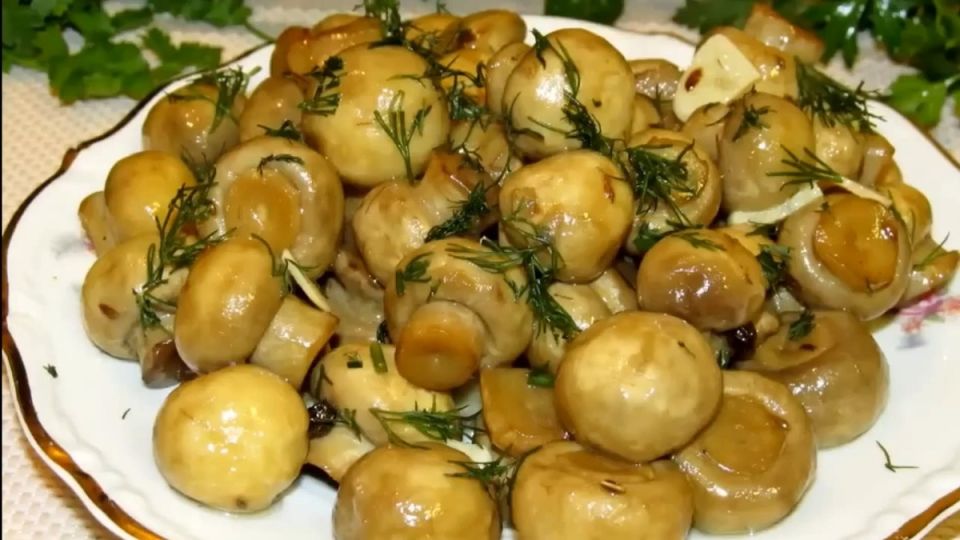 Изысканные маринованные шампиньоны: секреты приготовления на праздник