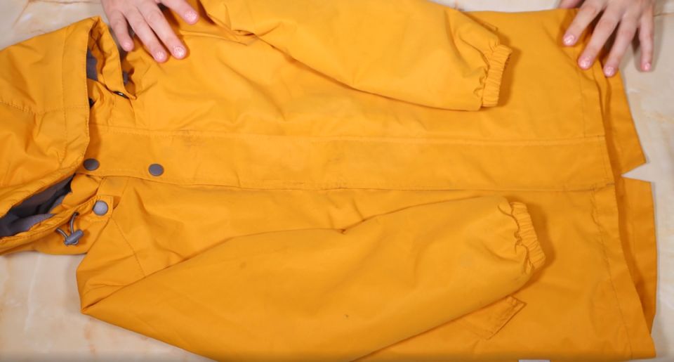 Как победить пятна на пуховике: успешные советы по стирке